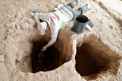 Ученые определили пол и возраст людей из загадочного саркофага в Египте
