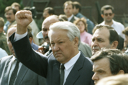 Рассказавшего о попытках Ельцина сбежать во время путча назвали лжецом