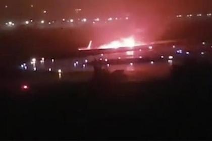 Сотрудник аэропорта умер при эвакуации пассажиров загоревшегося самолета в Сочи