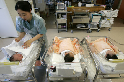 Переставшим рожать жителям Южной Кореи рассказали об угрозах
