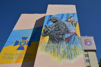 Академию СБУ украсили граффити с бойцом спецназа ФСБ