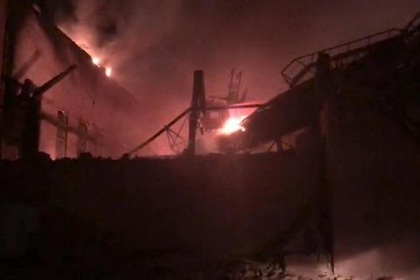 Пожарных эвакуировали с горящего завода «Электроцинк» из-за угрозы взрыва