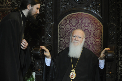 Патриарх Варфоломей (справа)