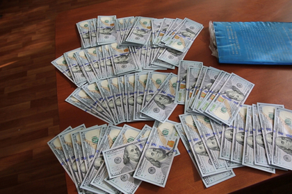 Полицейские вернули жителю Сахалина 9 тысяч долларов