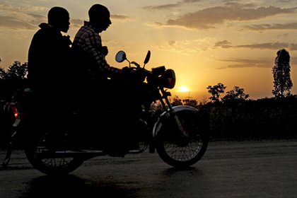 Служба охоты на геев арестовала десятерых мужчин в Танзании