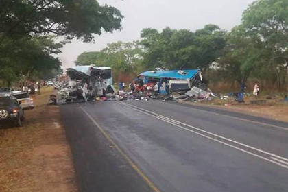 В лобовом столкновении автобусов в Зимбабве погибли 47 человек