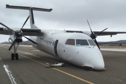 Самолет в Канаде приземлился без переднего шасси