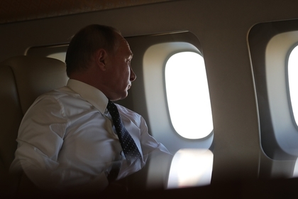 Песков рассказал о занятиях Путина во время долгих перелетов