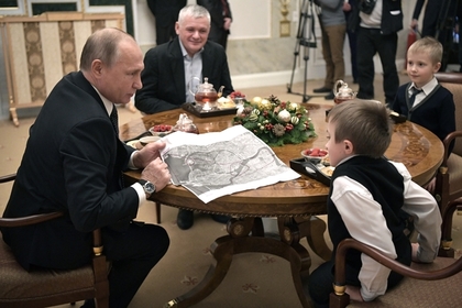 Путин подарил тяжелобольному мальчику обещанный полет на вертолете