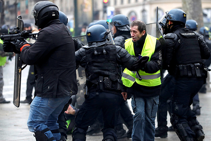 Усмирявшие «желтых жилетов» французские полицейские пригрозили бунтом