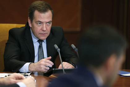Медведев призвал чиновников не «бронзоветь»