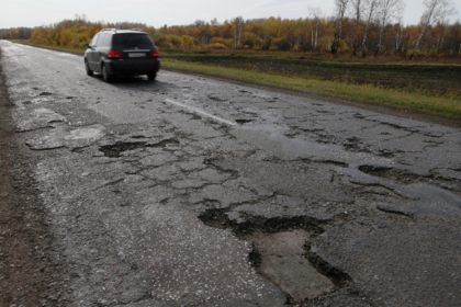 Украинские водители разочаровались в чиновниках и сами занялись «дорогой в ад»