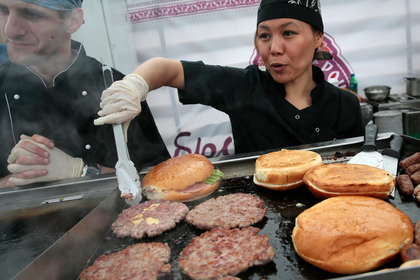 Уровень жизни россиян оценили с помощью бургера