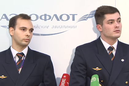Экипаж рейса Сургут — Москва отвечает на вопросы журналистов