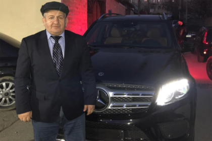 Кадыров подарил отцу Нурмагомедова Mercedes