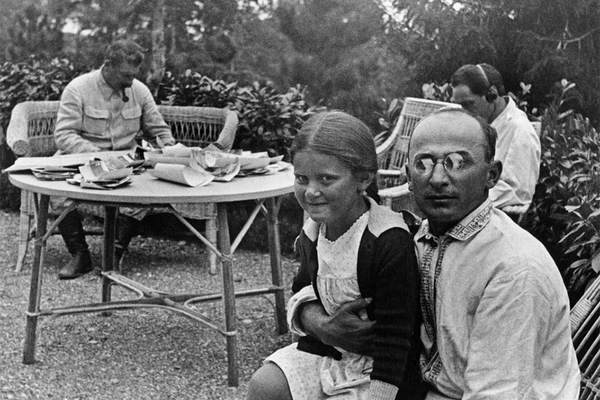 Лаврентий Берия с дочерью Сталина Светланой 
