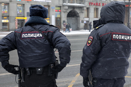 Водители грузовых такси устроили драку со стрельбой в торговом центре в Москве