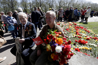Советских ветеранов в Латвии собрались штрафовать за военную форму на 9 Мая