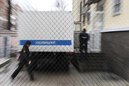 Российские подростки избили прохожего и изнасиловали его жену
