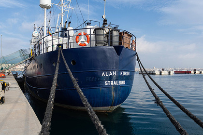 В Европе напряглись из-за судна с голодными мигрантами