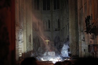 Последствия пожара внутри собора Парижской Богоматери показали на фото