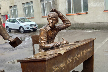 Урюпинск обрел памятник анекдоту про Урюпинск