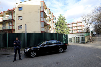 Россиян выселят из посольского дома в Чехии