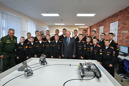 В суворовском училище объяснили показ Путину роботов с eBay