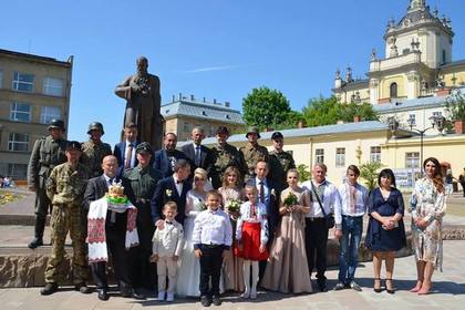 На Украине гости пришли на свадьбу в нацистской форме