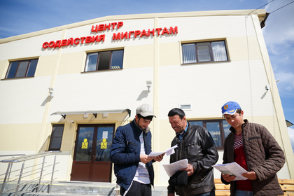 Мигрантов захотели привлечь в Россию низкими зарплатами