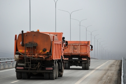В России временно ограничат движение грузовиков по трассам