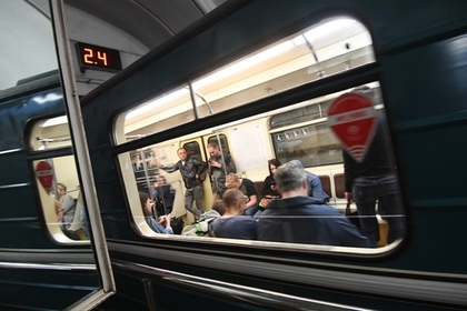 Два поезда с людьми застряли в московском метро