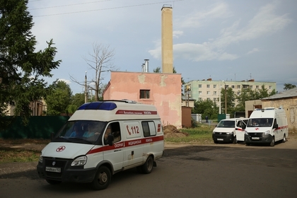 Автомобили скорой помощи возле завода «Кристалл»