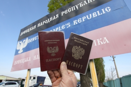 Тысячи жителей Донбасса обратились за российскими паспортами