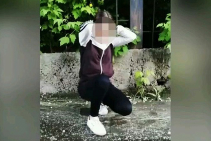 В школе прокомментировали инцидент с принуждением девочки к питью из лужи