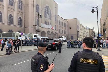 На акции в центре Москвы начались задержания