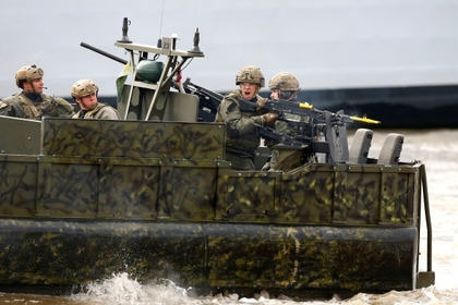 Британия направит 100 спецназовцев на защиту танкеров
