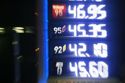 Козак изучил информацию о росте цен на бензин