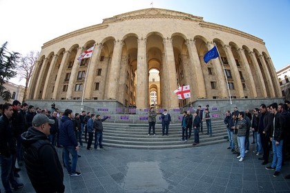 Грузинская оппозиция начала штурм парламента