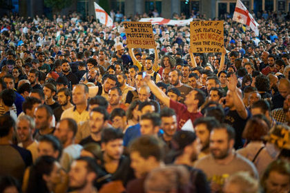 В Тбилиси возобновились акции протеста