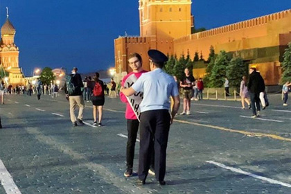 Ловца покемонов в храме задержали за пикет на Красной площади