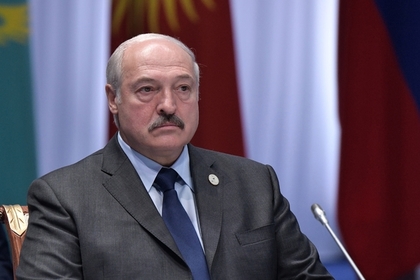 Лукашенко призвал белорусов выбирать между Россией и НАТО