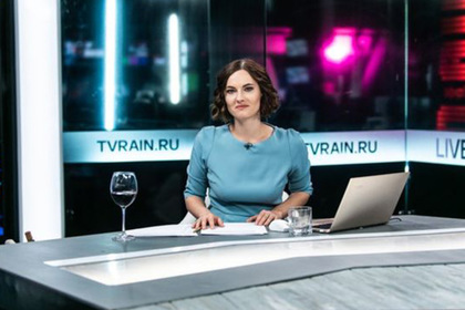 Российская ведущая вышла в эфир с бутылкой грузинского вина в знак протеста