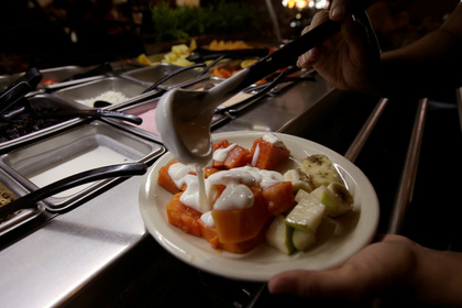 В Турции признались в повторном использовании еды со шведского стола