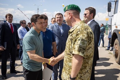 Зеленский провел совещание на границе с Крымом