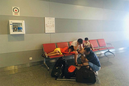 Желание покинуть Украину вынудило туристов смыть паспорта в унитаз
