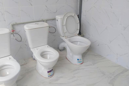 Украинский мэр похвастался ремонтом туалета без кабинок в детсаду