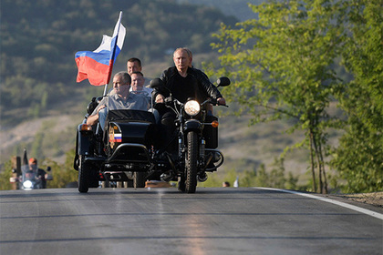 Глава Крыма объяснил поездку на мотоцикле с Путиным без шлемов