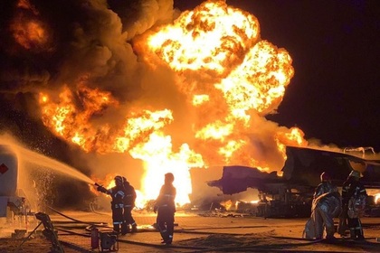 В Киеве загорелись девять заполненных бензовозов