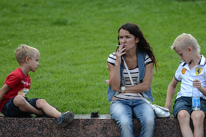 В России захотели штрафовать родителей курящих школьников